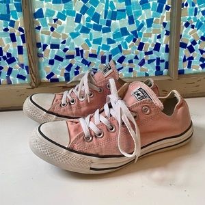 Womens size 8 pink converse